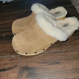Ugg clogs size 6